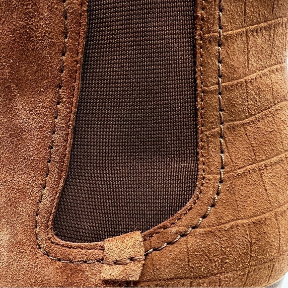 Clarks Tan Suede Ankle Booties - Picture 8 of 11